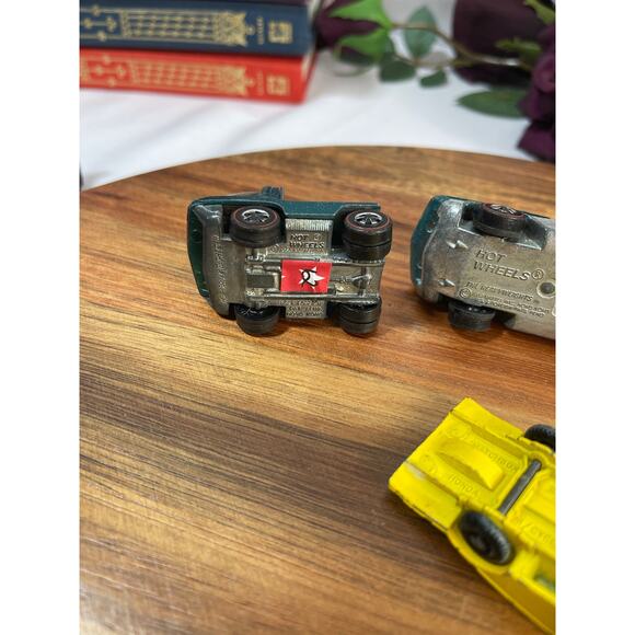 Vintage Bundle: Redline Hot Wheels, Matchbox, and FREE 1966 Collector's Case - Picture 9 of 15